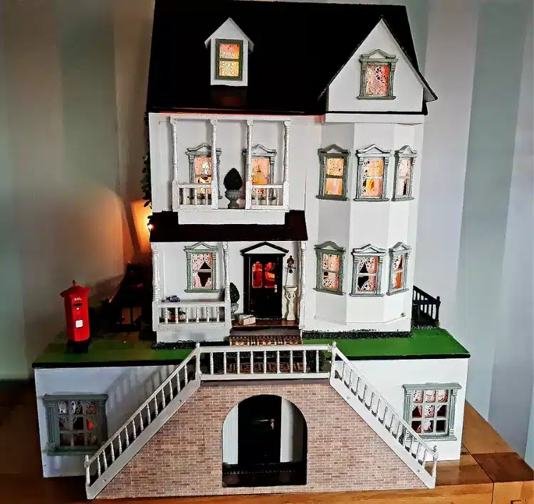 Queen Mary's Dollhouse 2