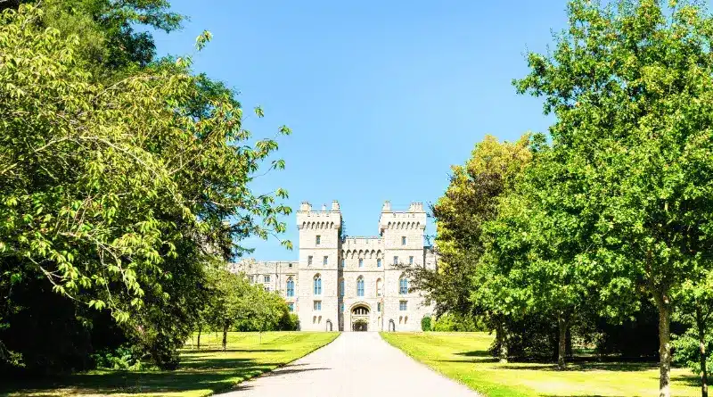 The Long Walk - how large is windsor castle?